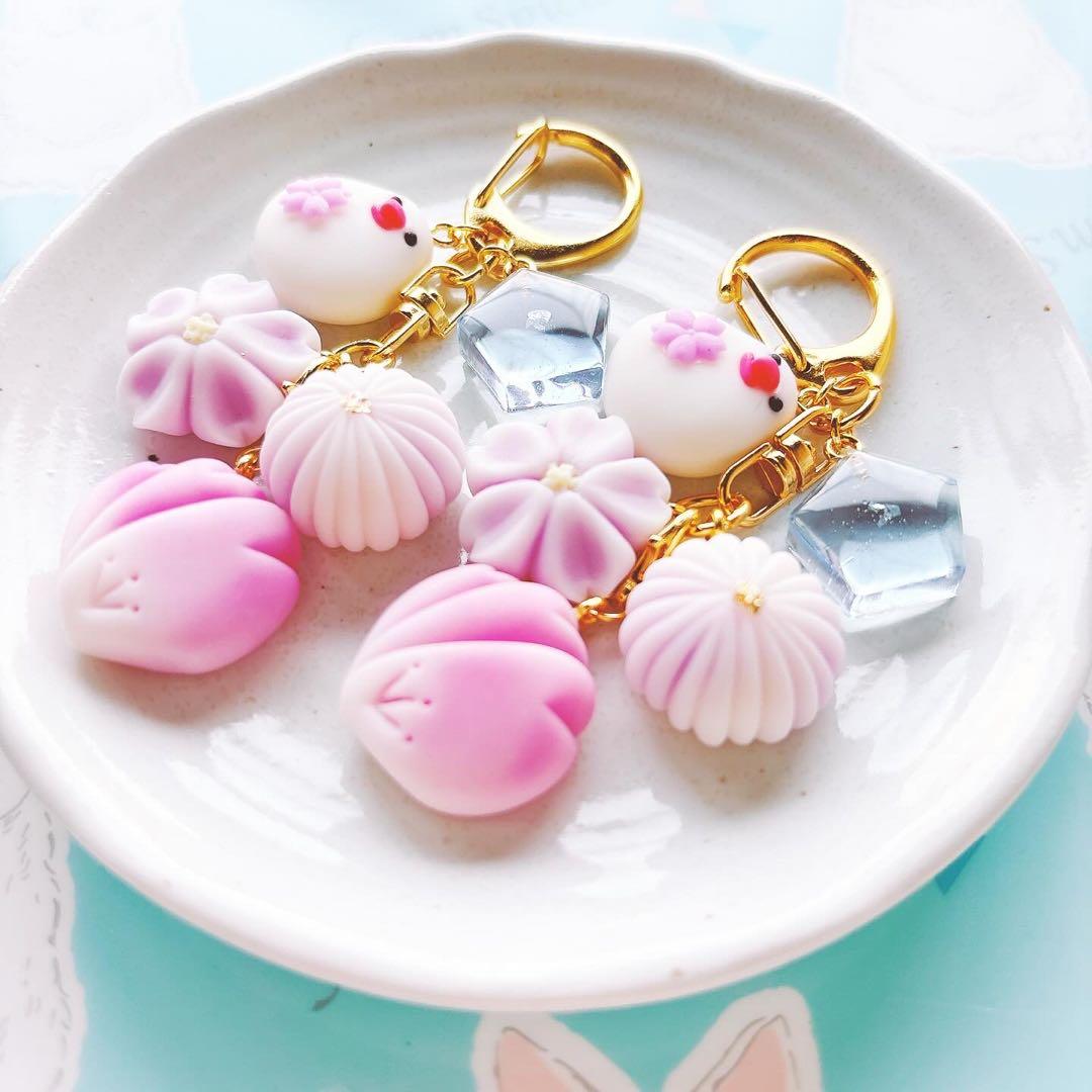 ②白文鳥もちと河津桜の和菓子キーホルダー フェイクスイーツ 練り切り