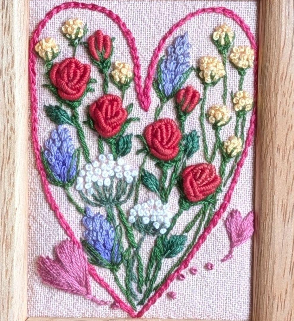 №437 ボタニカルハート 手刺繍フレーム 刺繍フレーム ハンドメイド