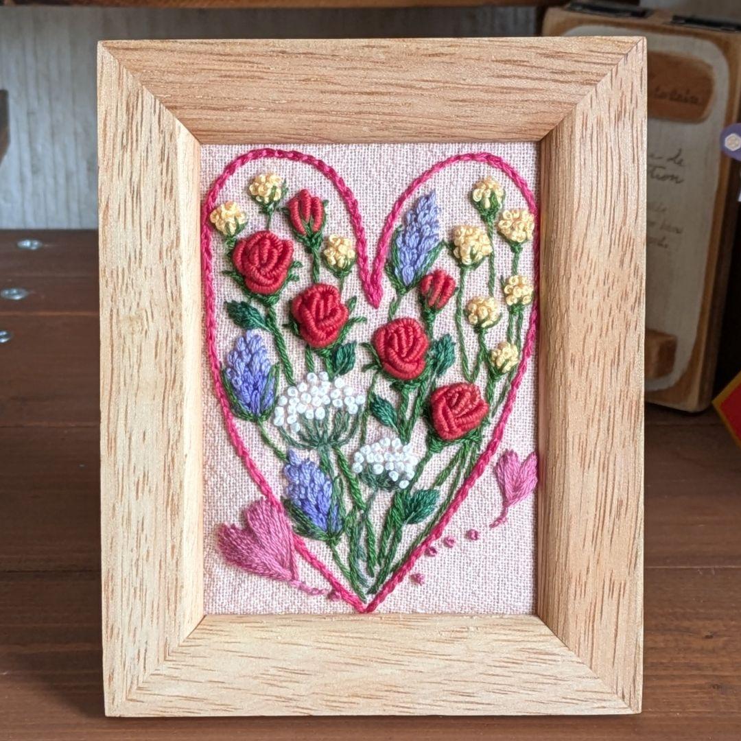 №437 ボタニカルハート 手刺繍フレーム 刺繍フレーム ハンドメイド