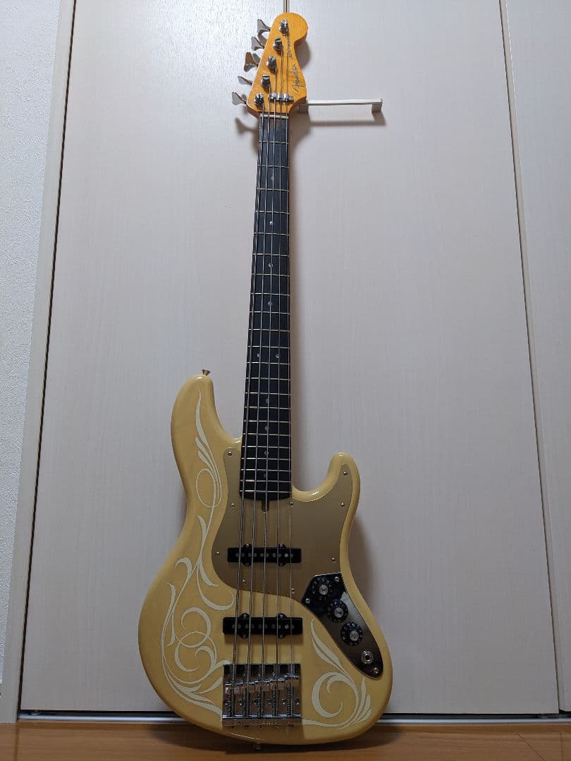 ベース Fender American Deluxe V Kazuki Arai MOD