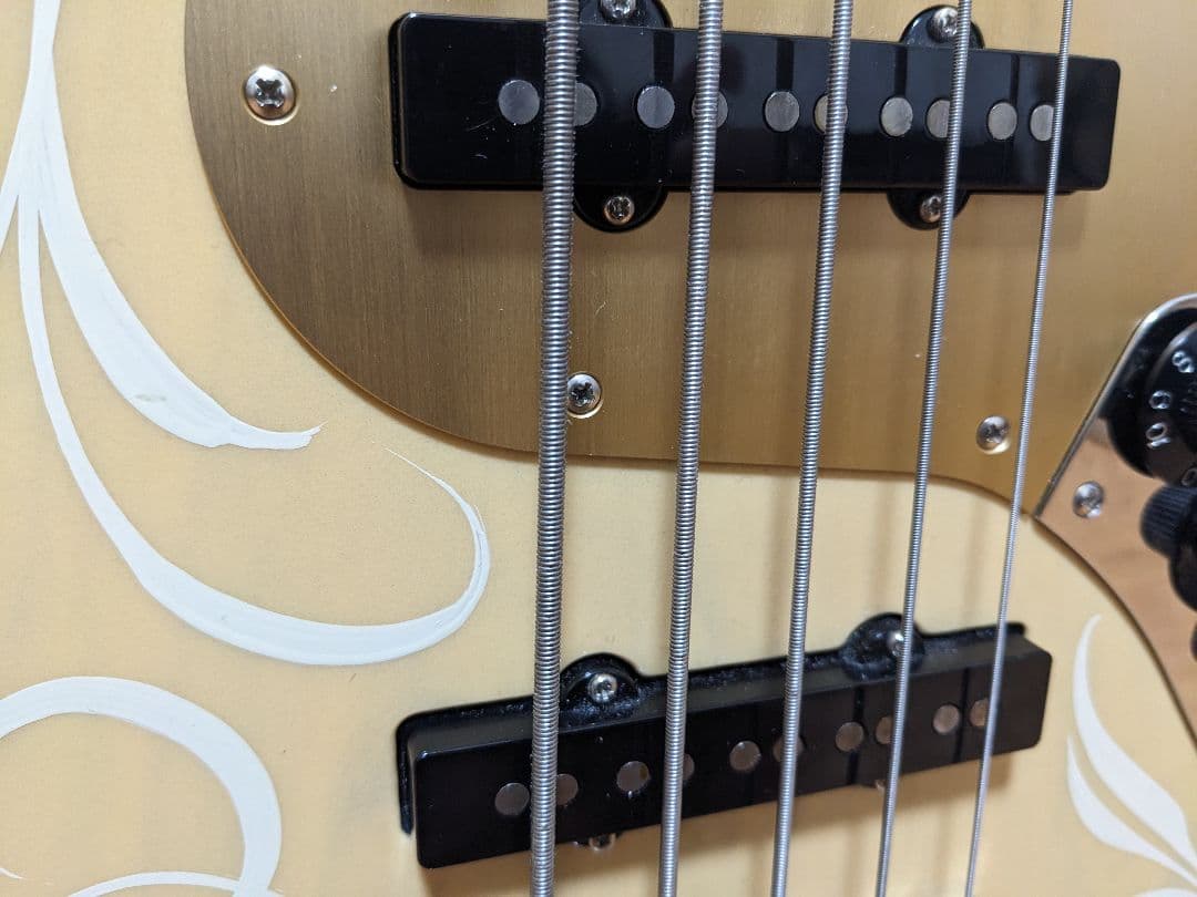 ベース Fender American Deluxe V Kazuki Arai MOD