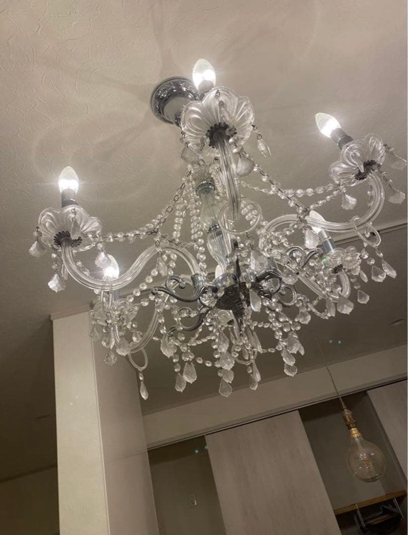 引き取り希望。クリスタルガラスの6灯シャンデリア　シャンデリア照明 スワロ