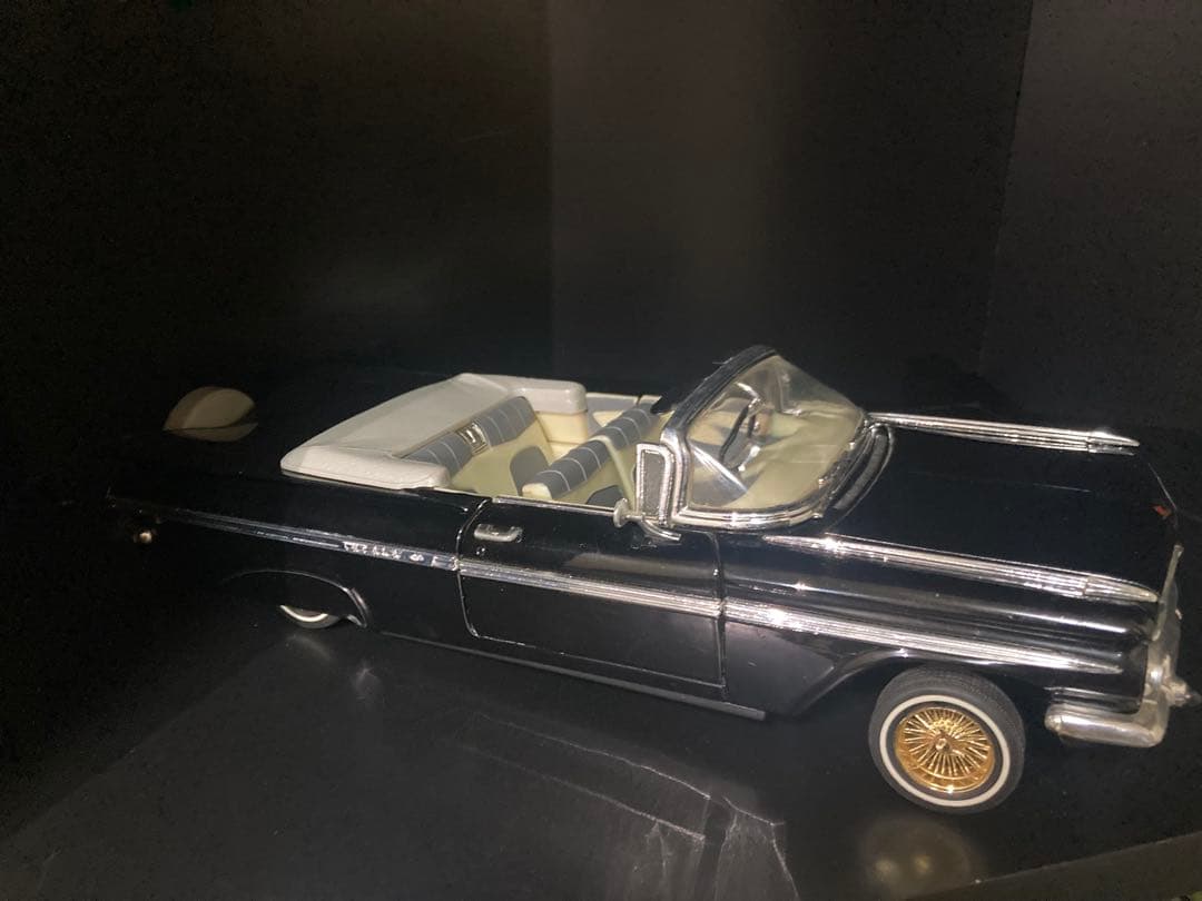 シボレー　59 インパラ　ローライダー　1/18 ダイキャストモデルカー