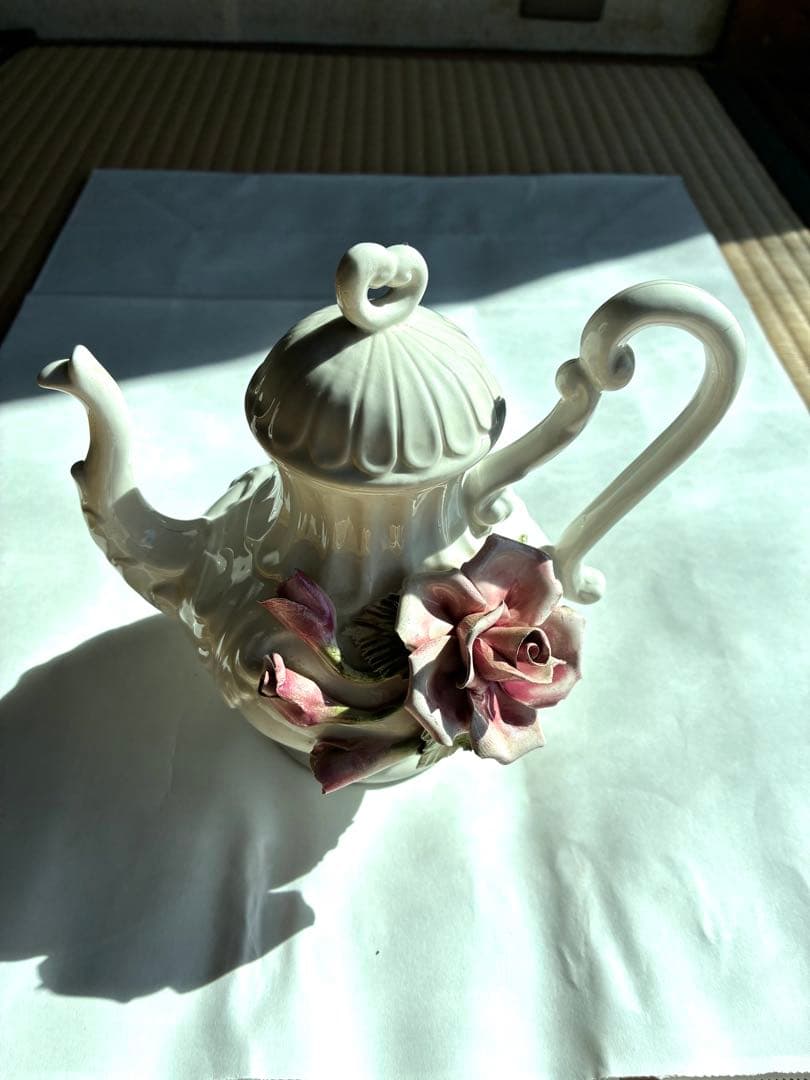 イタリアのカポディモンテ（Capodimonte）スタイルの陶器製