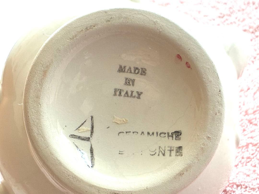 イタリアのカポディモンテ（Capodimonte）スタイルの陶器製