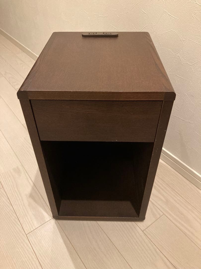 ダークブラウン 木製 ナイトスタンド 引き出し付き