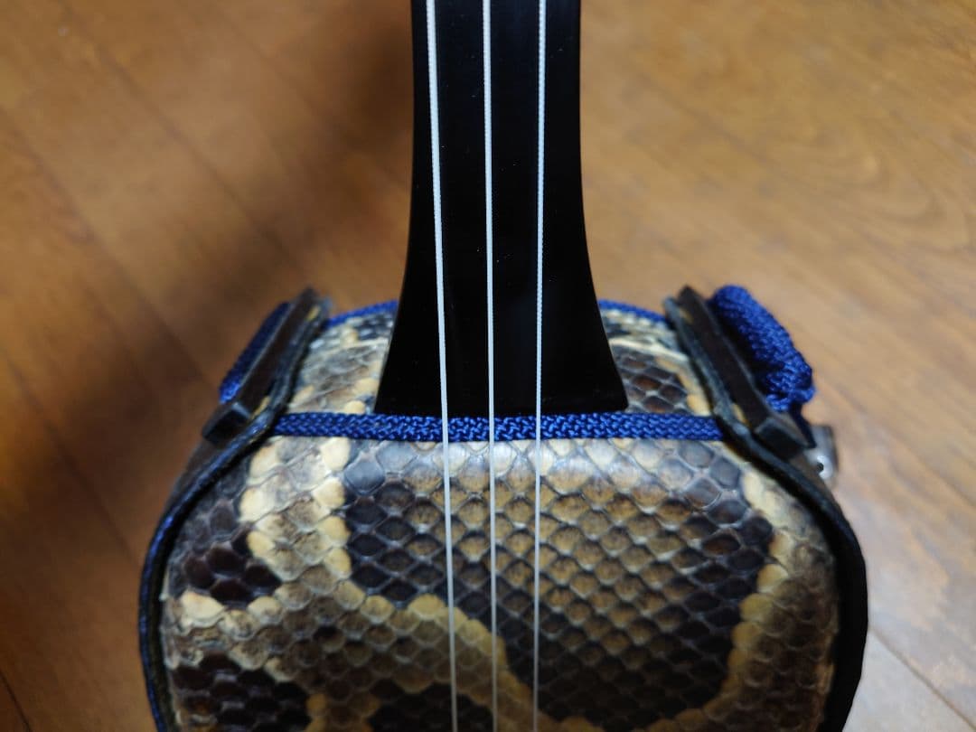 真壁型三線　黒木（カミゲン、真黒）　本皮1枚張