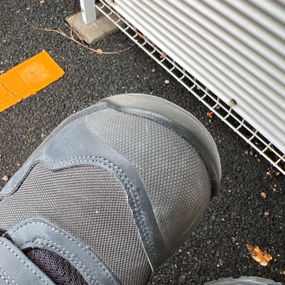 アシックスウィンジョブ®CP216 TOUGH 3Eグラファイトグレー×ブラック