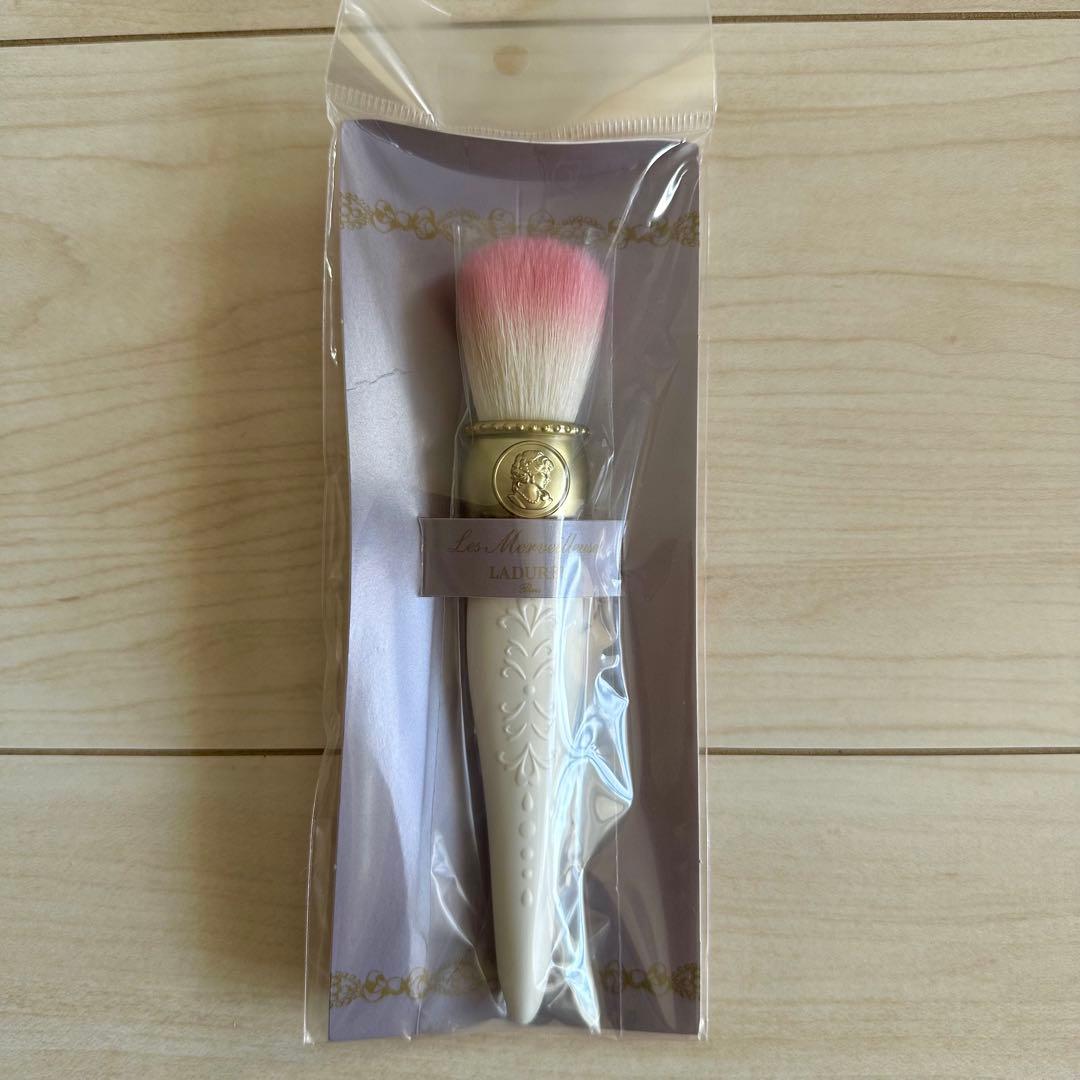 レ.メルヴェイユーズ ラデュレ ポット&花弁チーク&ブラシセット - メルカリ