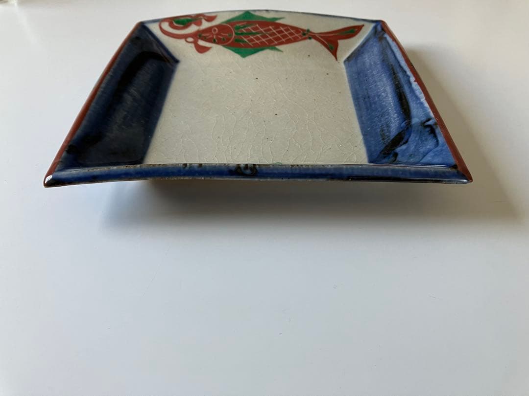 伊勢　神楽窯　奥田康博　呉須　魚柄　赤絵　角皿
