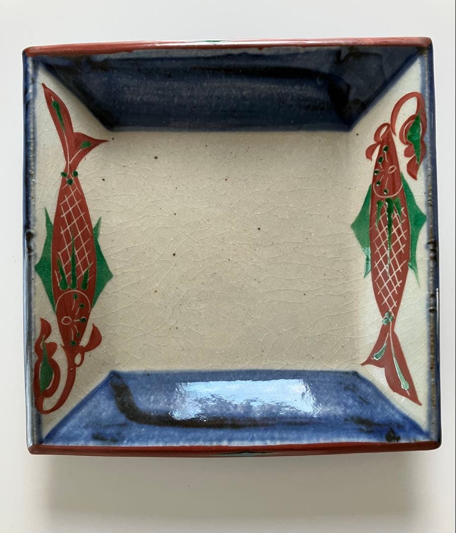 伊勢　神楽窯　奥田康博　呉須　魚柄　赤絵　角皿