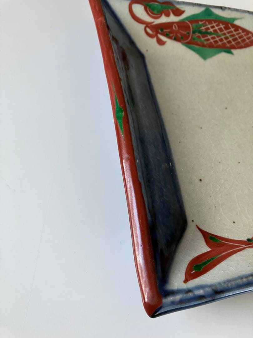 伊勢　神楽窯　奥田康博　呉須　魚柄　赤絵　角皿