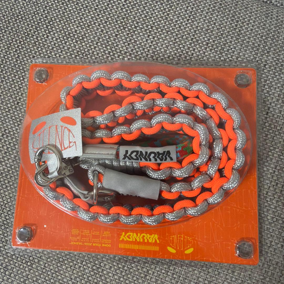 Vaundy Phone tab & strap “SILENCE” - メルカリ