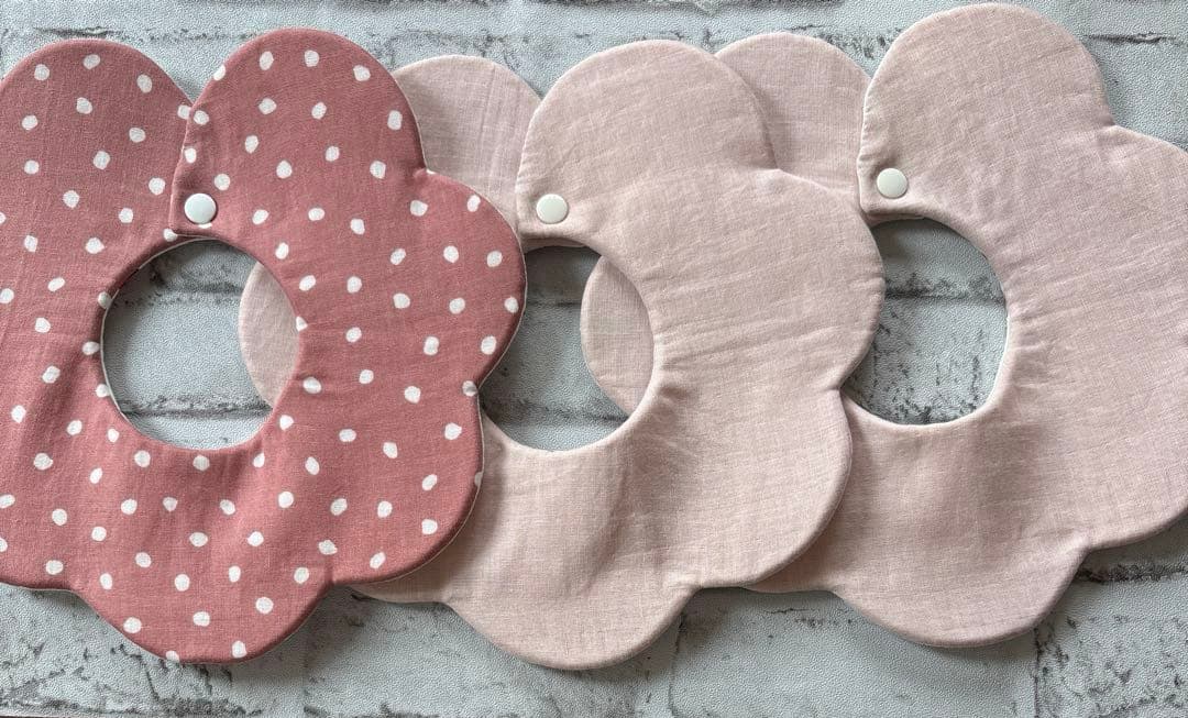 No.287 もくもく花びらスタイ ハンドメイド - メルカリ