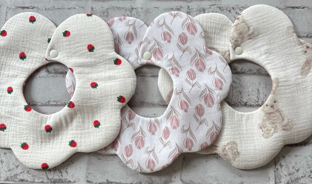 No.287 もくもく花びらスタイ ハンドメイド - メルカリ