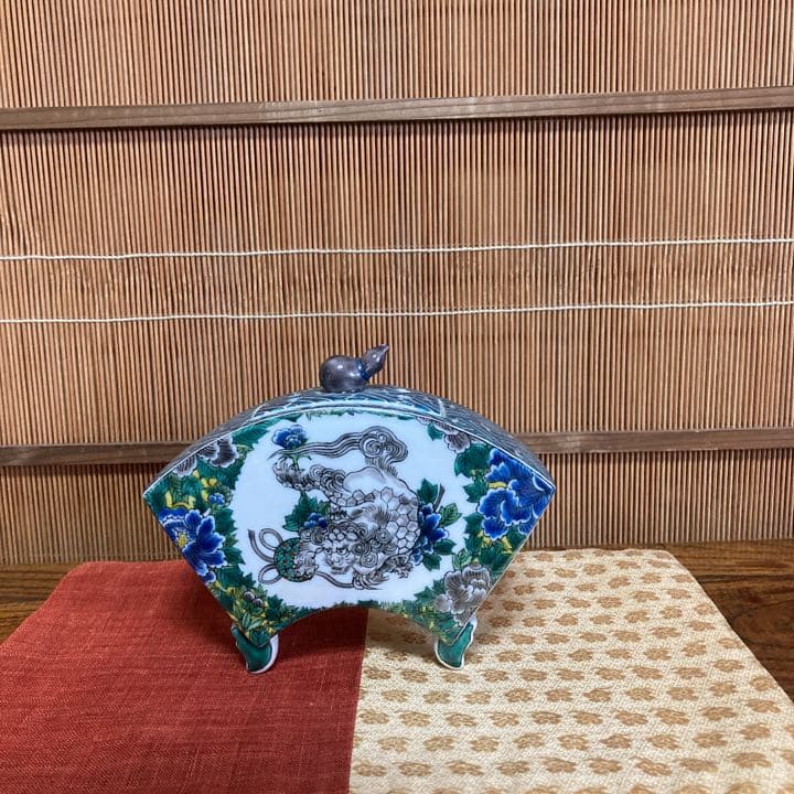 九谷焼　吉田屋風牡丹　山水獅子　扇型香炉