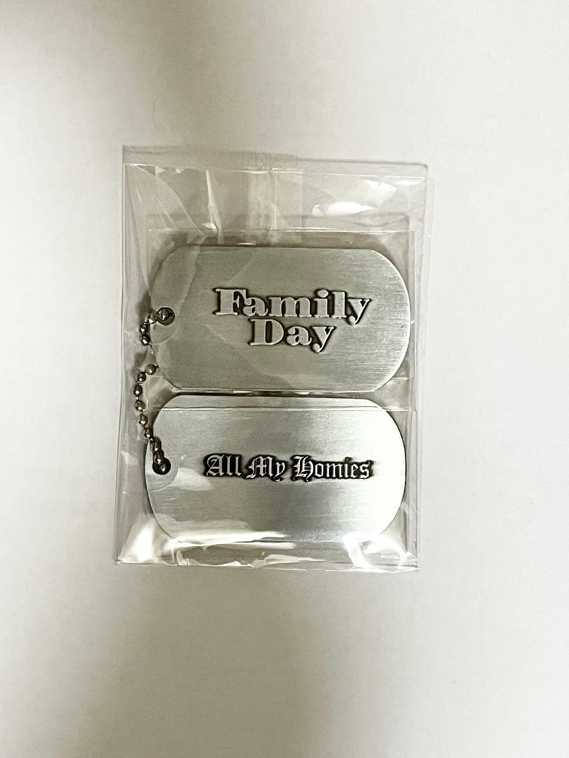 ZORN OZROSAURUS グッズセット（ドッグタグ＋白T M） - メルカリ