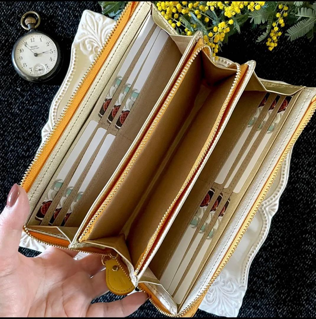 Trooms 革のミモザ色チョコ長財布（金の包み紙）