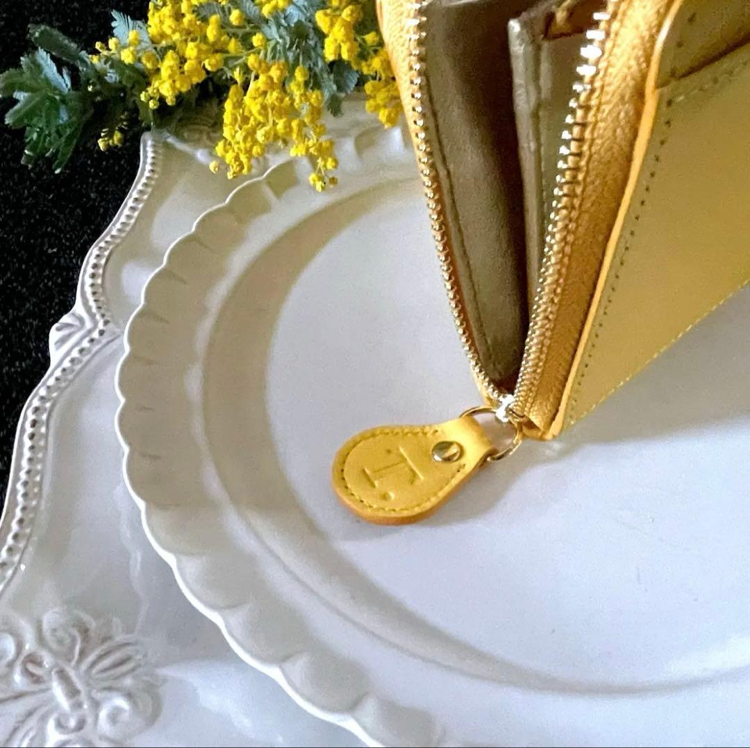 Trooms 革のミモザ色チョコ長財布（金の包み紙）