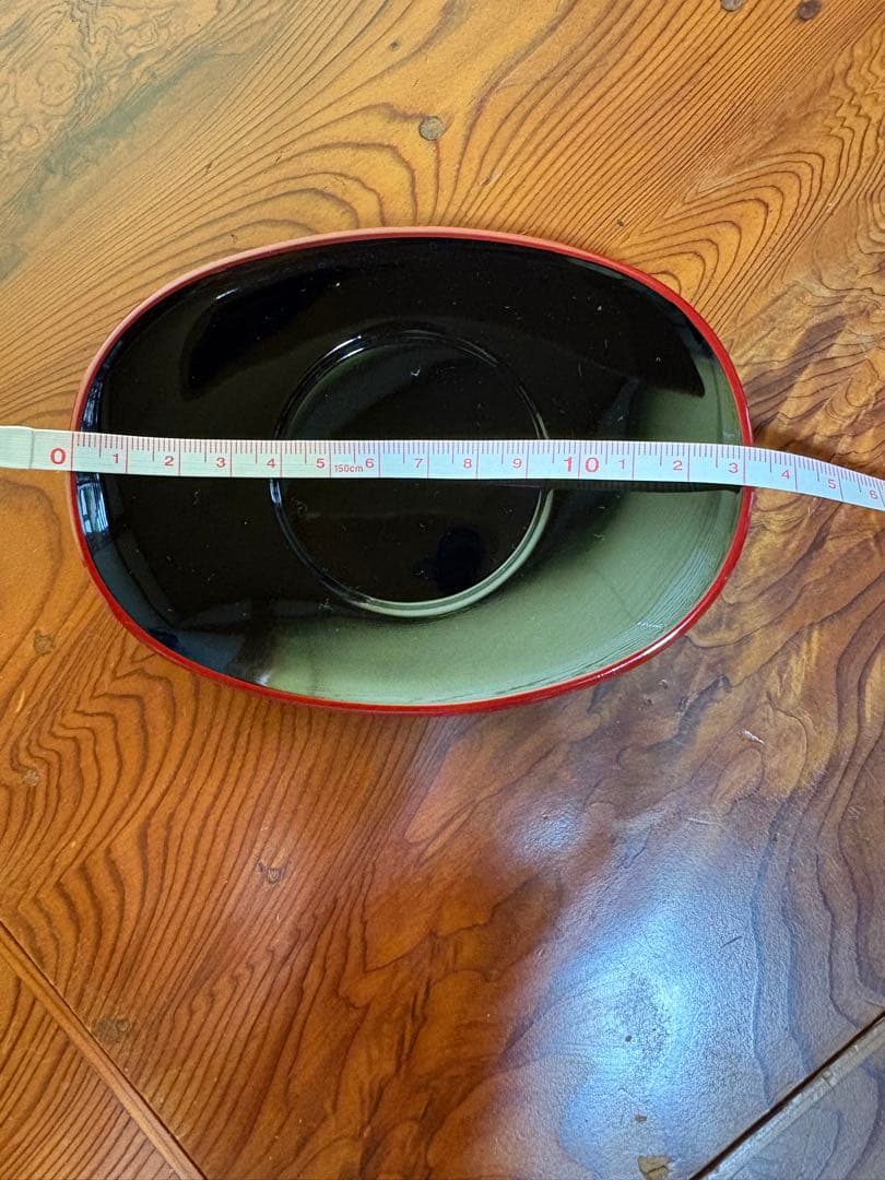 漆器の皿と器のセット