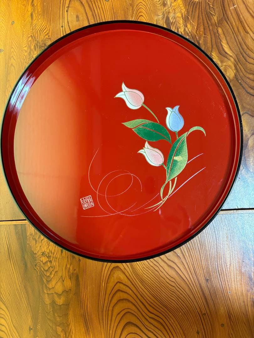 漆器の皿と器のセット