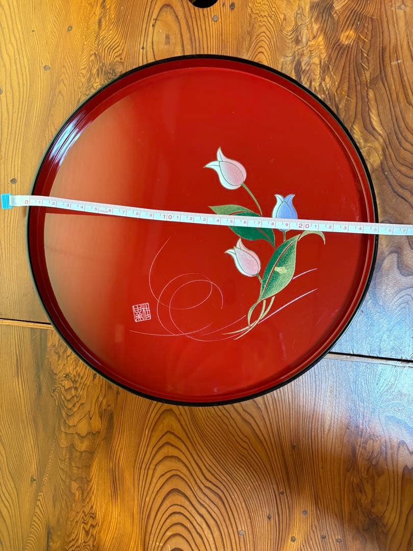 漆器の皿と器のセット