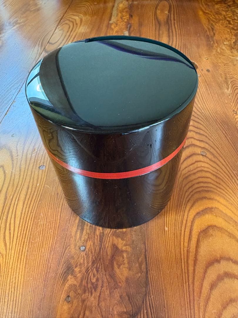 漆器の皿と器のセット