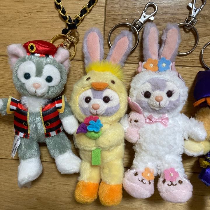 ダッフィー　ステラルー　クッキーアン　ジェラトーニ　ぬいぐるみバッヂ　ディズニー