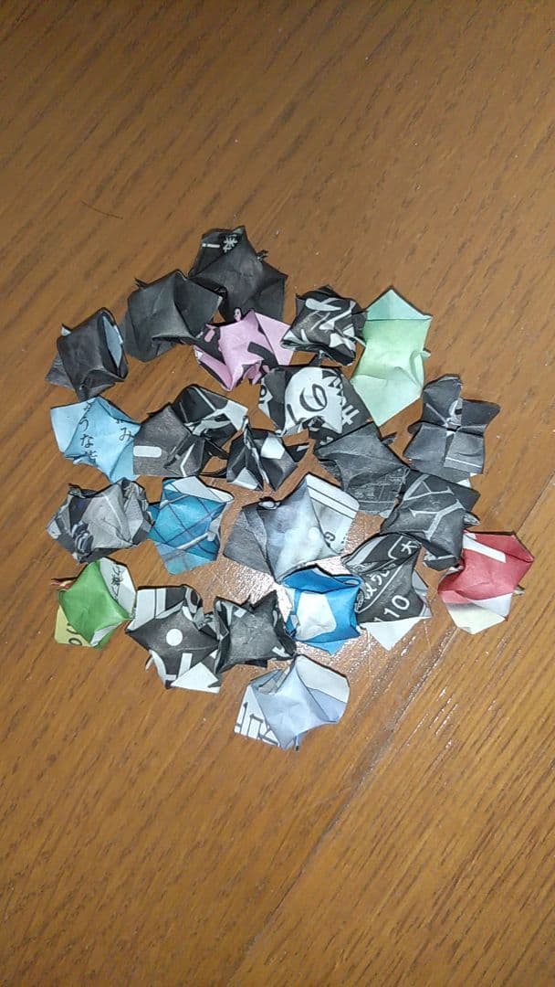 千羽鶴 (黒と白黒文字とまだら色模様）