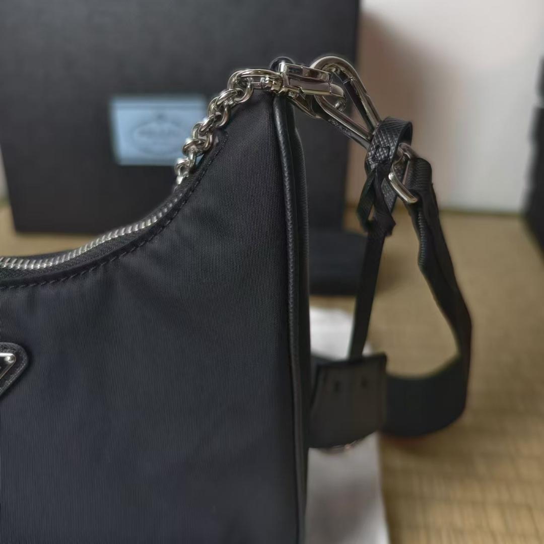 PRADA ブラック ナイロン