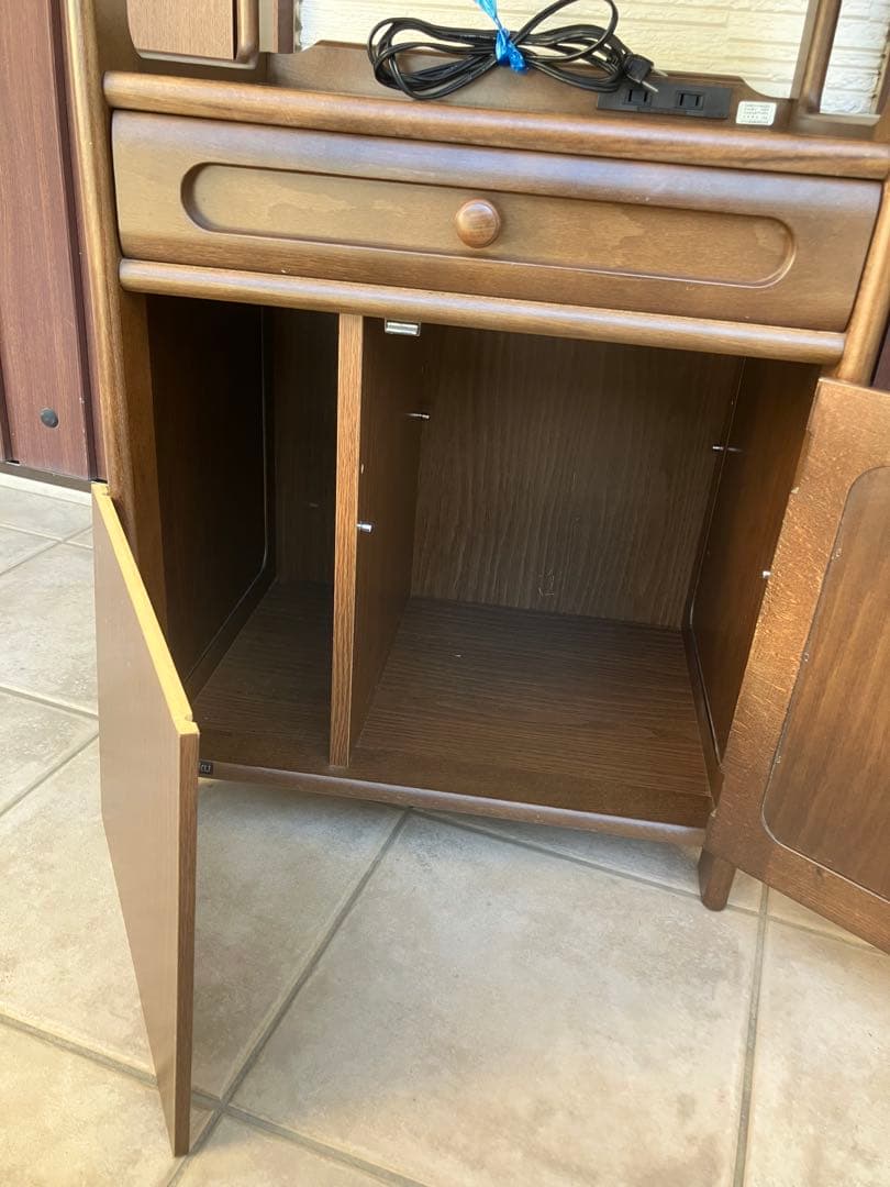 ◉カリモク◉木製サイドキャビネット 電話台 コンセント付 収納家具