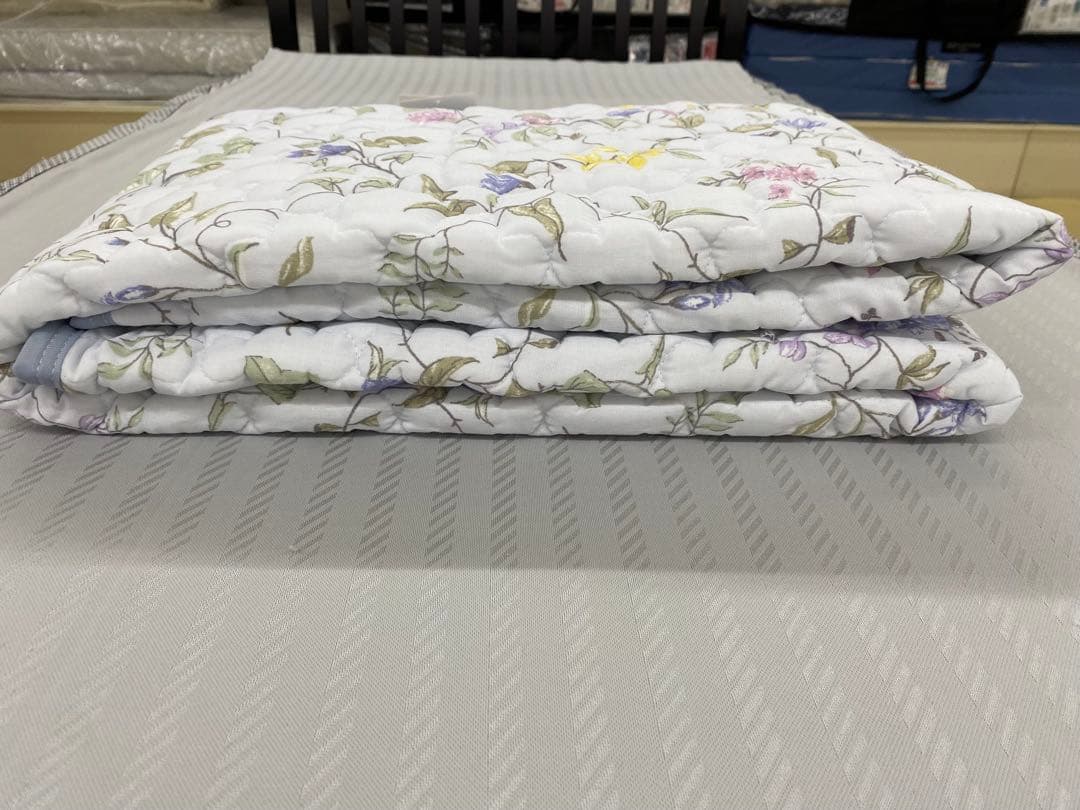 ロマンス　２重ガーゼ敷パッド・V &A・綿１００%・オールシーズン対応・シングル