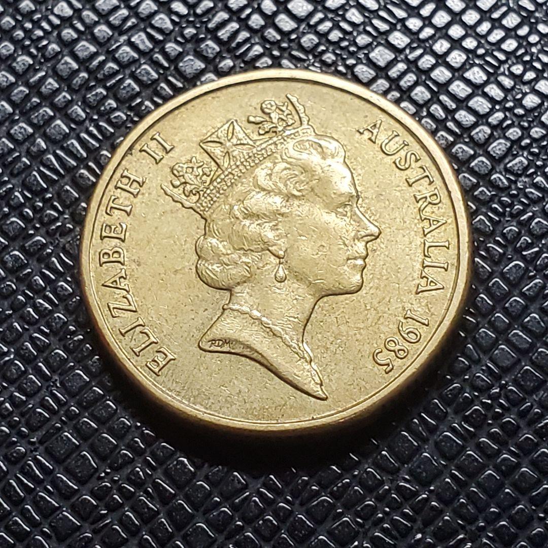 930. 1985年 オーストラリア エリザベス二世 1ドル コイン - メルカリ