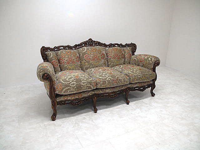 美品　イタリア製 ロココ様式 金華山 3人掛けソファ 　彫刻 猫脚 鋲打ち