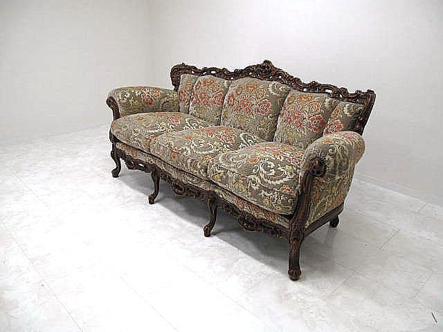 美品　イタリア製 ロココ様式 金華山 3人掛けソファ 　彫刻 猫脚 鋲打ち