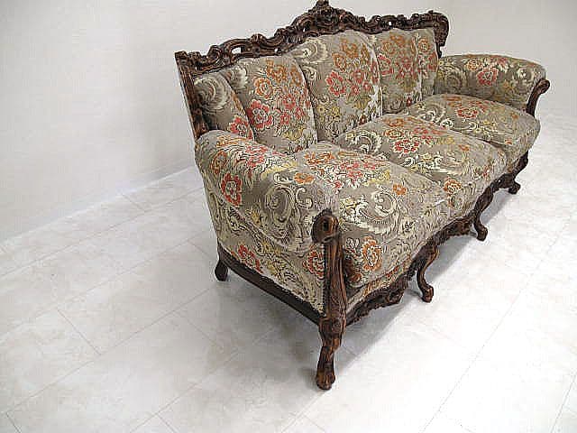 美品　イタリア製 ロココ様式 金華山 3人掛けソファ 　彫刻 猫脚 鋲打ち