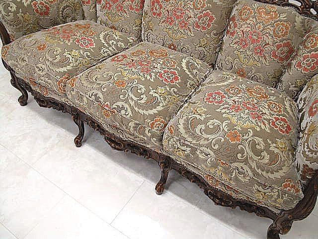 美品　イタリア製 ロココ様式 金華山 3人掛けソファ 　彫刻 猫脚 鋲打ち