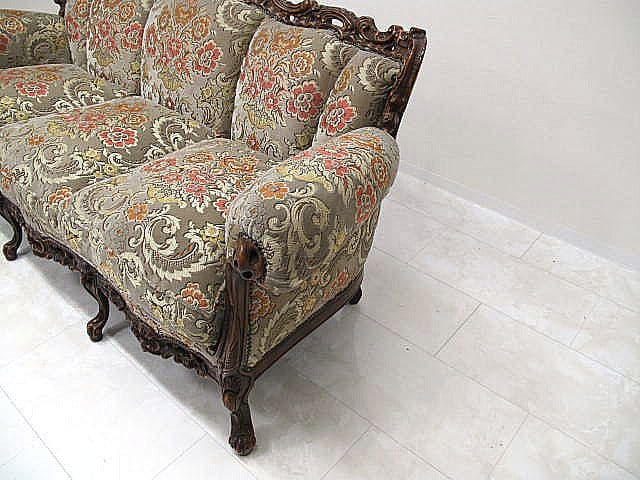 美品　イタリア製 ロココ様式 金華山 3人掛けソファ 　彫刻 猫脚 鋲打ち