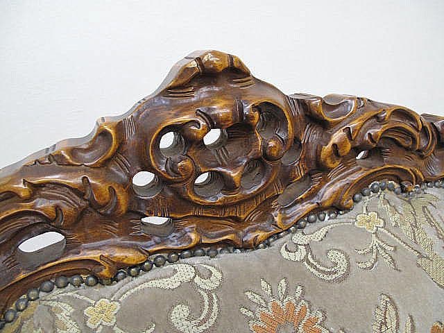 美品　イタリア製 ロココ様式 金華山 3人掛けソファ 　彫刻 猫脚 鋲打ち