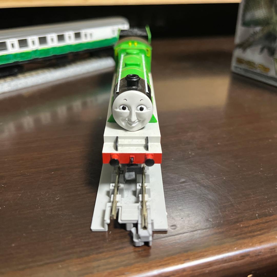 ヘンリー Nゲージ 赤い客車 緑の客車 セット - メルカリ