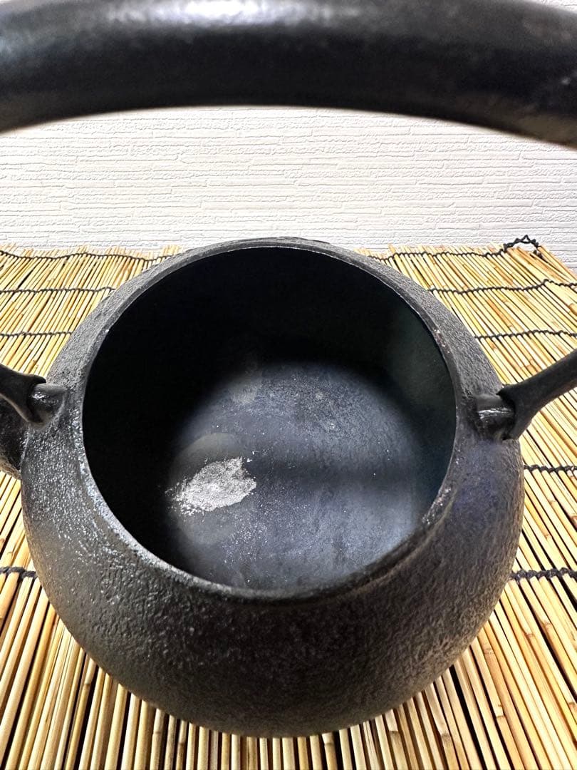 未使用品　南部虎山工房造　１０型梅文様　南部鉄瓶　Mona mama様　売約済み