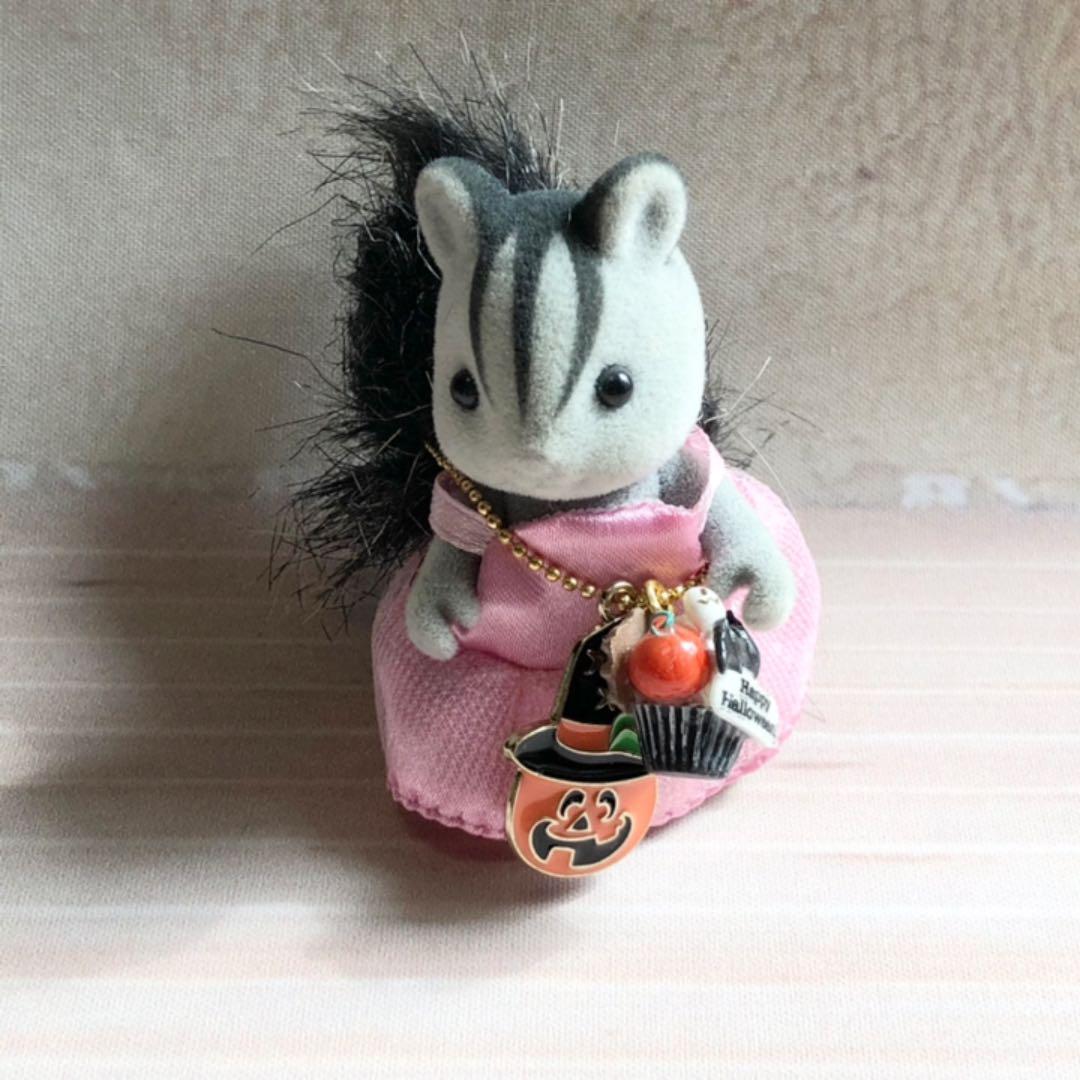 《展示中》ハロウィン　カップケーキチャーム　ミニチュア　ハンドメイド