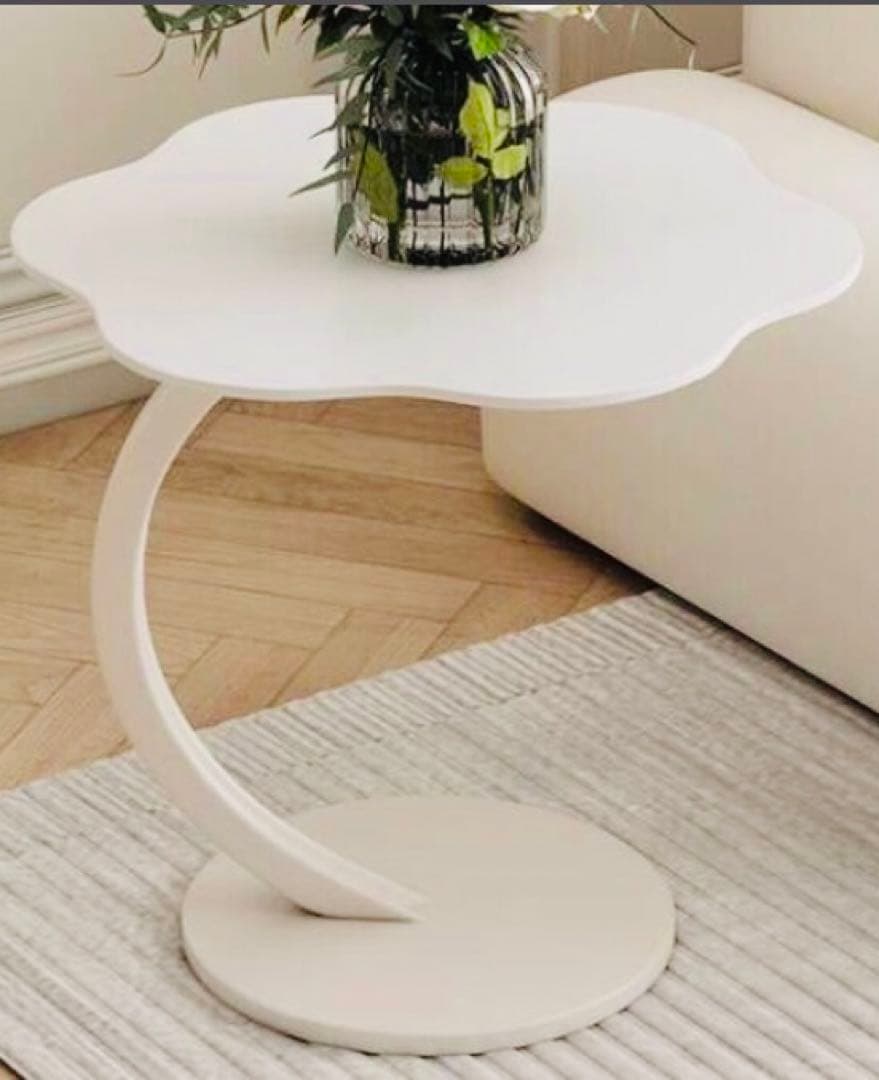 【新品・未使用】かわいい フラワー型 サイド テーブル モダンスタイル