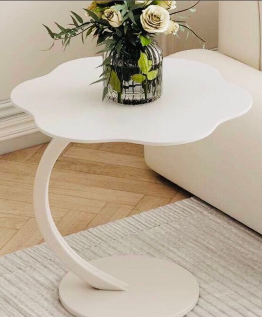 【新品・未使用】かわいい フラワー型 サイド テーブル モダンスタイル