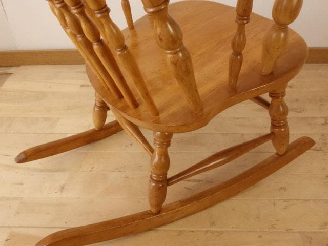 木製　ロッキングチェアー　白木色　再塗装済　ＵＳＥＤ