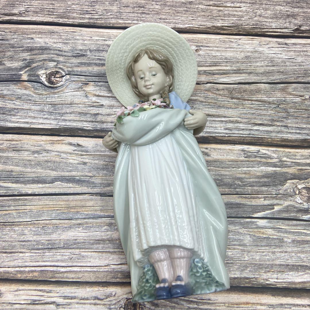 LLADRO リヤドロ　たくさん摘めたよ！　6756 フィギュリン