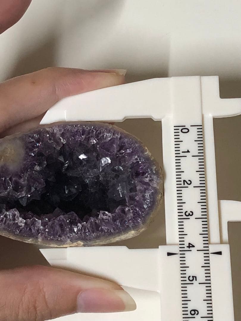 アメジスト　卵型　ジオード　ドーム　置物　原石　天然石　紫水晶【匿名配送】