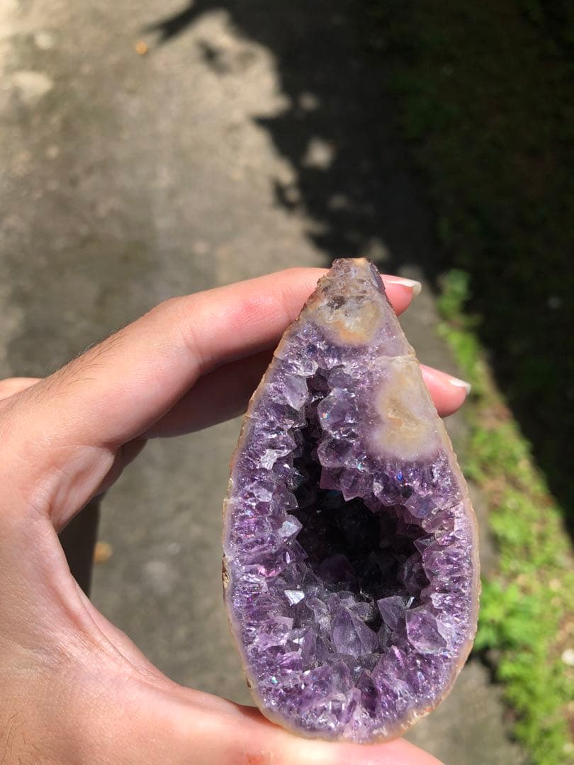 アメジスト　卵型　ジオード　ドーム　置物　原石　天然石　紫水晶【匿名配送】