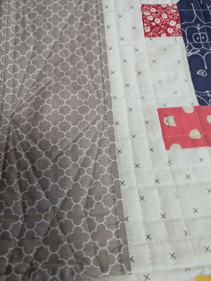 完全オリジナル！ミシンキルトタペストリー メビウスの輪モチーフ