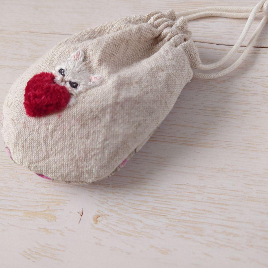 ちっちゃな巾着サシェ/詰替タイプ【白猫とふわもこハート】